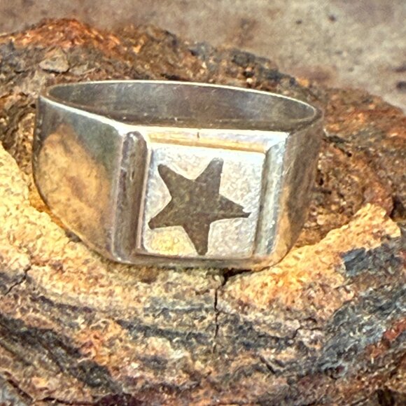 Vintage 900 Silver & Star Signet Ring Size 7 - Picture 1 of 7